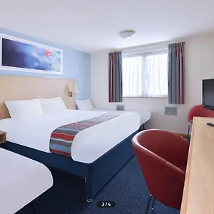 Travelodge Airport Hotel